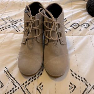 Tom’s wedge booties